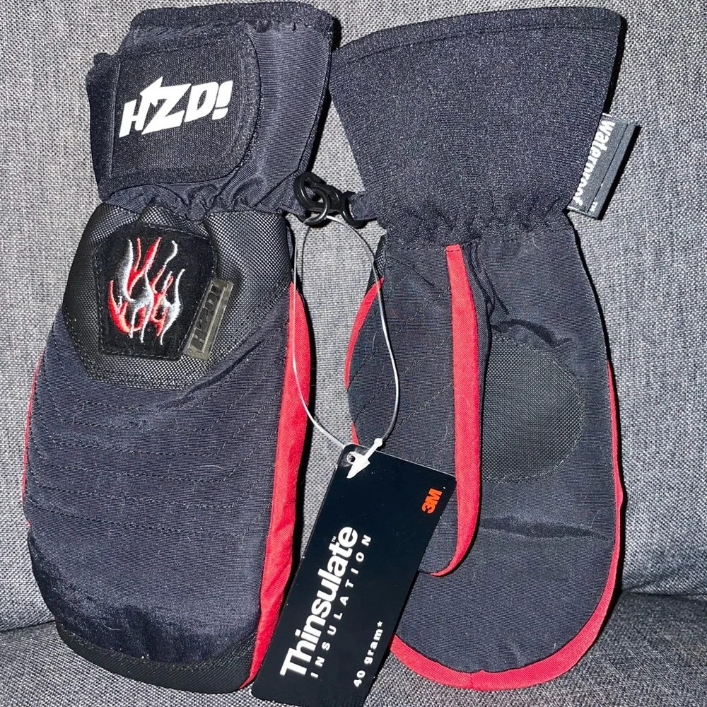 🧤New Black and Red Youth Thinsulate Mittens